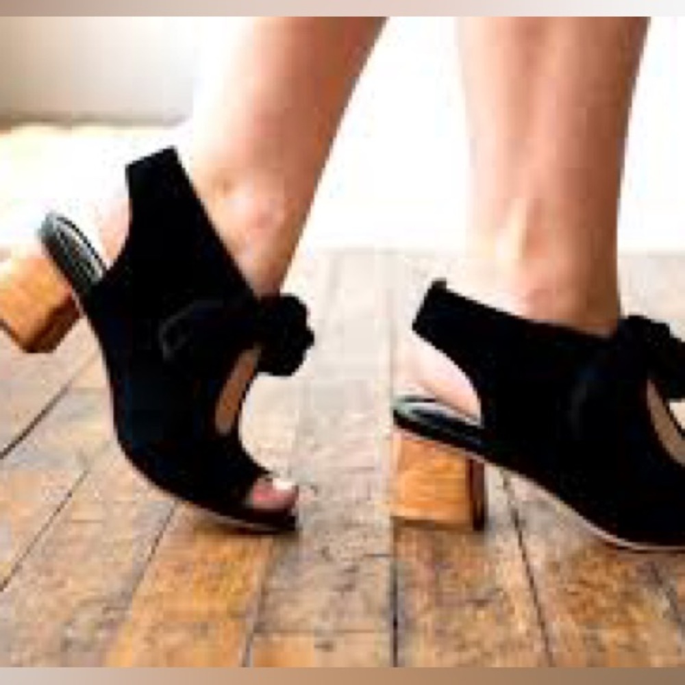 Bernardo Lizzie Black Suede Knot-Front Open-Toe Slingback  Sandals Sz 6M